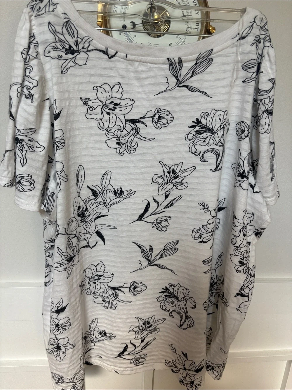 Jane & Delancey Women's White Black Floral V-Neck Blouse size 1 x